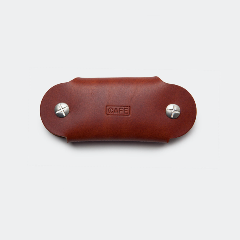 Porte gourde en cuir naturel (180 €) - Leather goods / Design / paper art